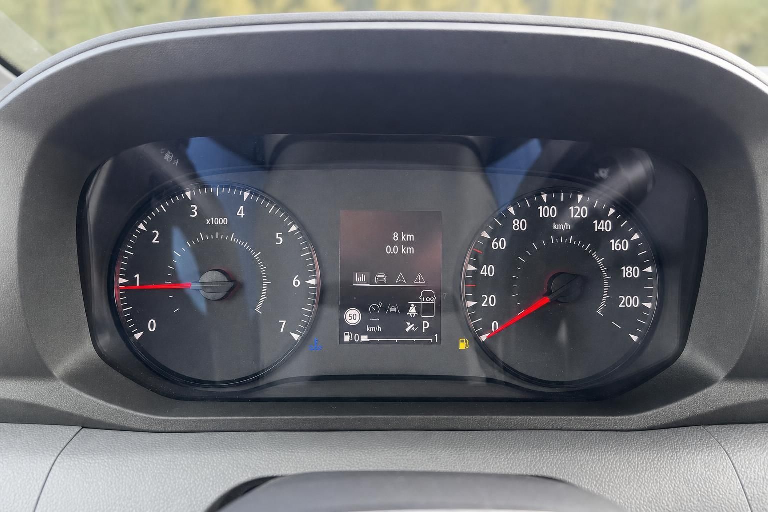 Fahrzeug Armaturenbrett mit Tachometer und Drehzahlmesser - Detailansicht Cockpit