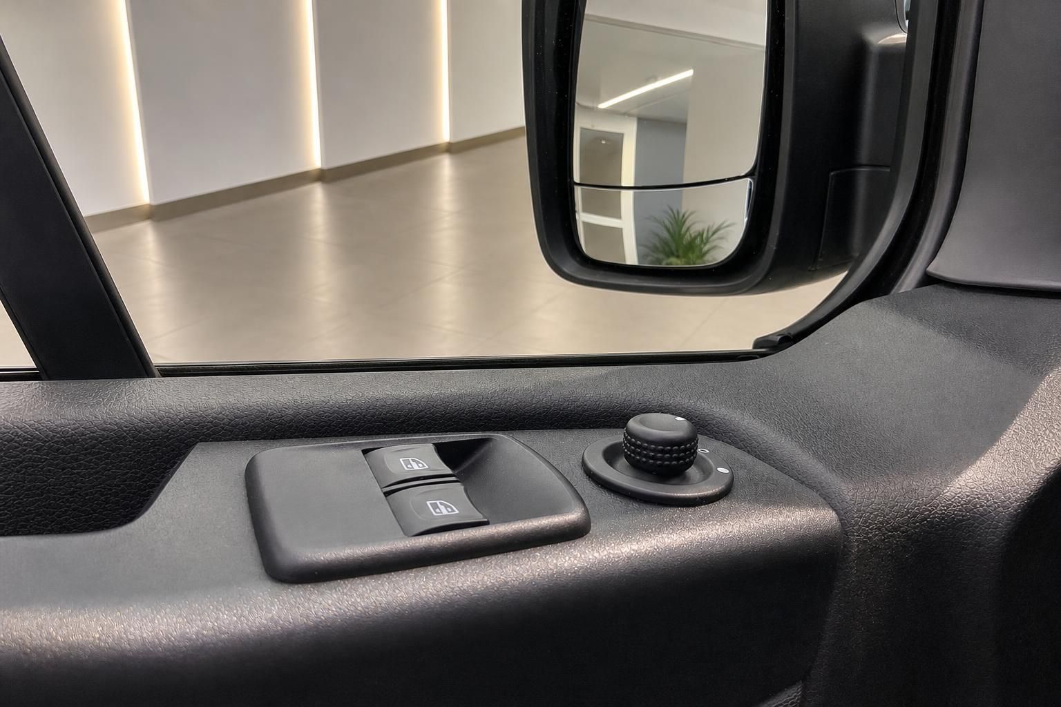 Fensterheber und Aussenspiegelverstellung in der Fahrertuer