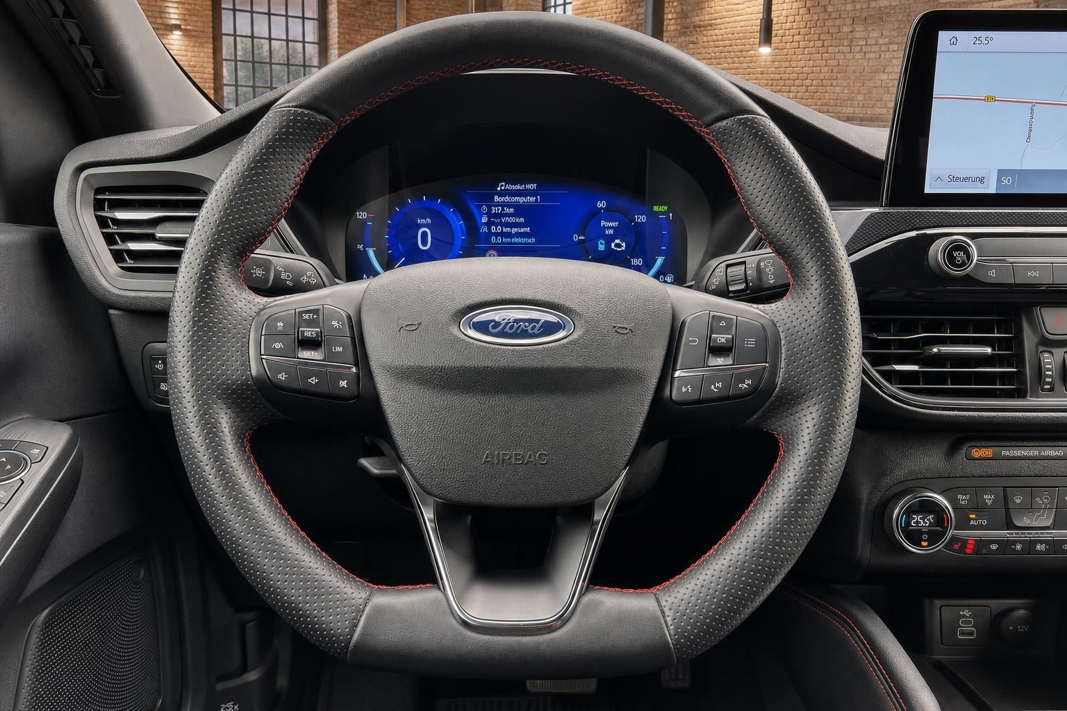 Ford Lenkrad Nahaufnahme mit digitalem Tacho und Bedienelementen
