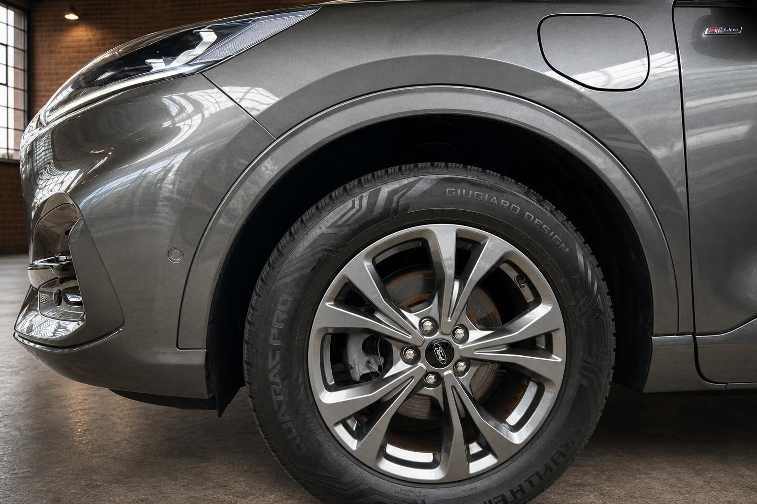 Ford Kuga ST-Line Felge und Vorderrad in Detailansicht
