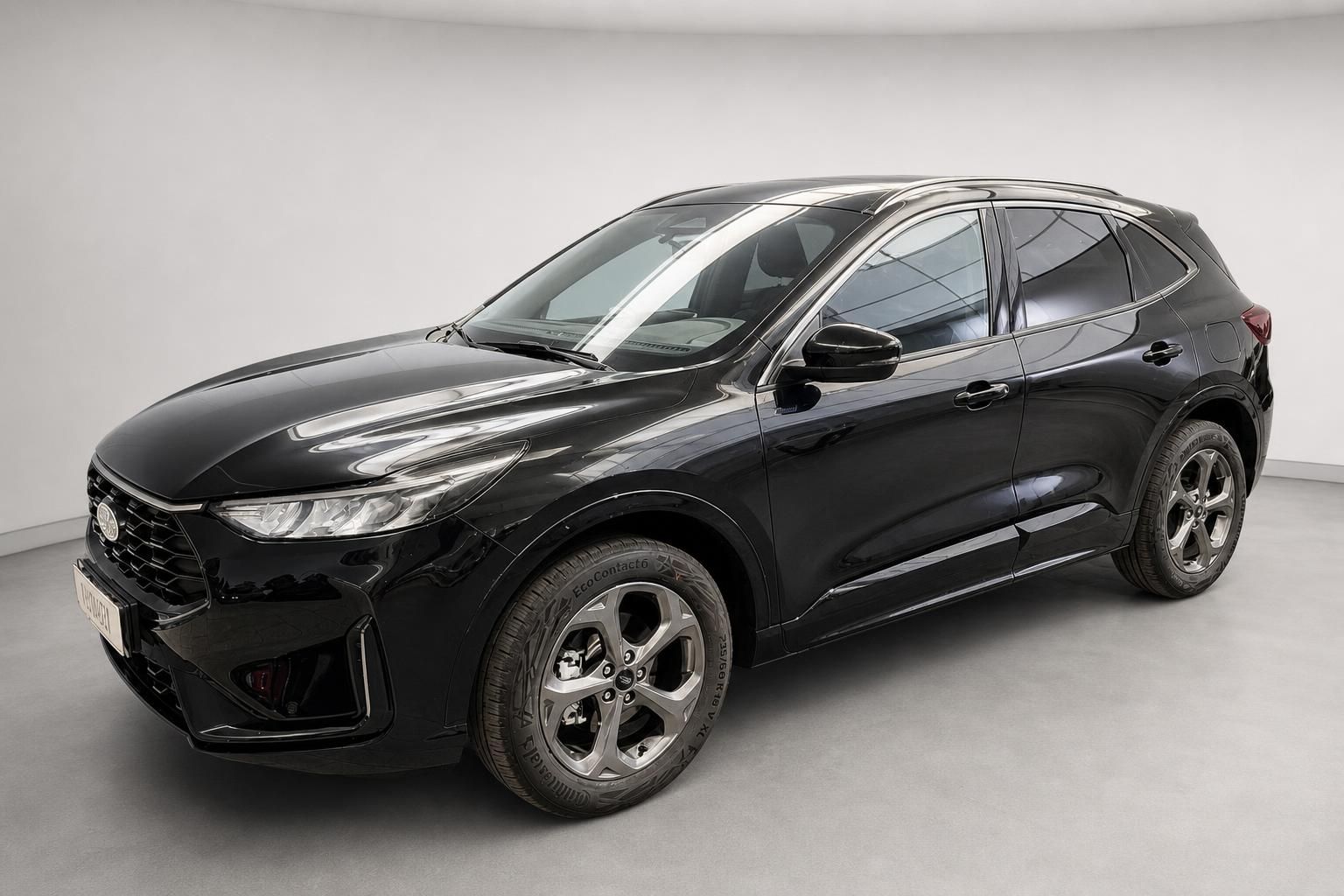 Ford Kuga schwarz Frontansicht seitlich Neuwagen