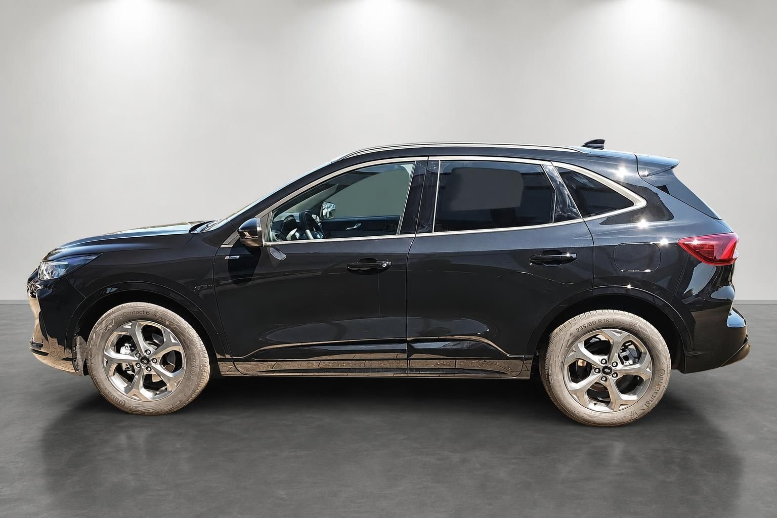 Ford Kuga schwarz Seitenansicht Neuwagen Studio