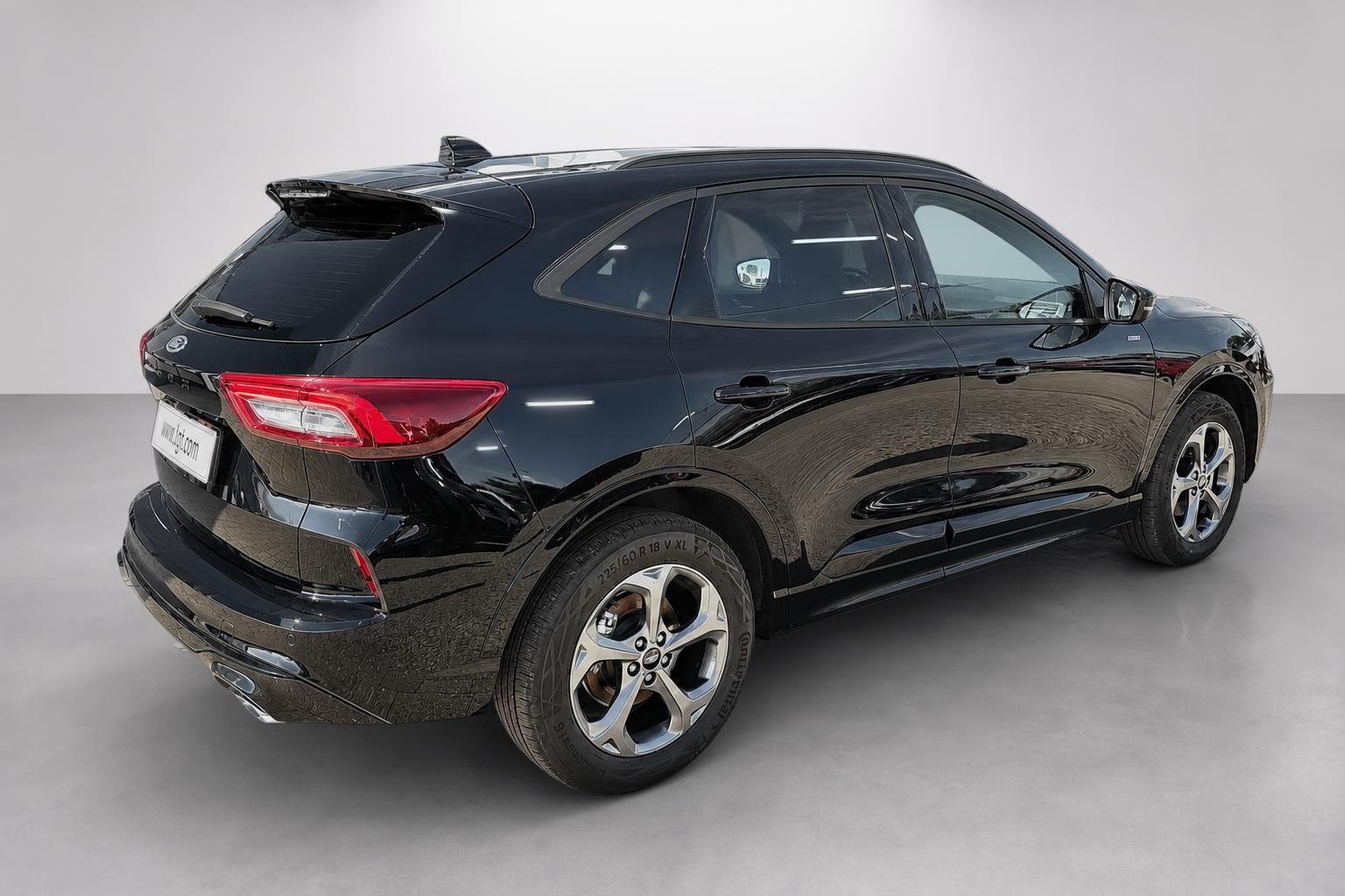 Ford Kuga schwarz Heckansicht SUV mit Alufelgen