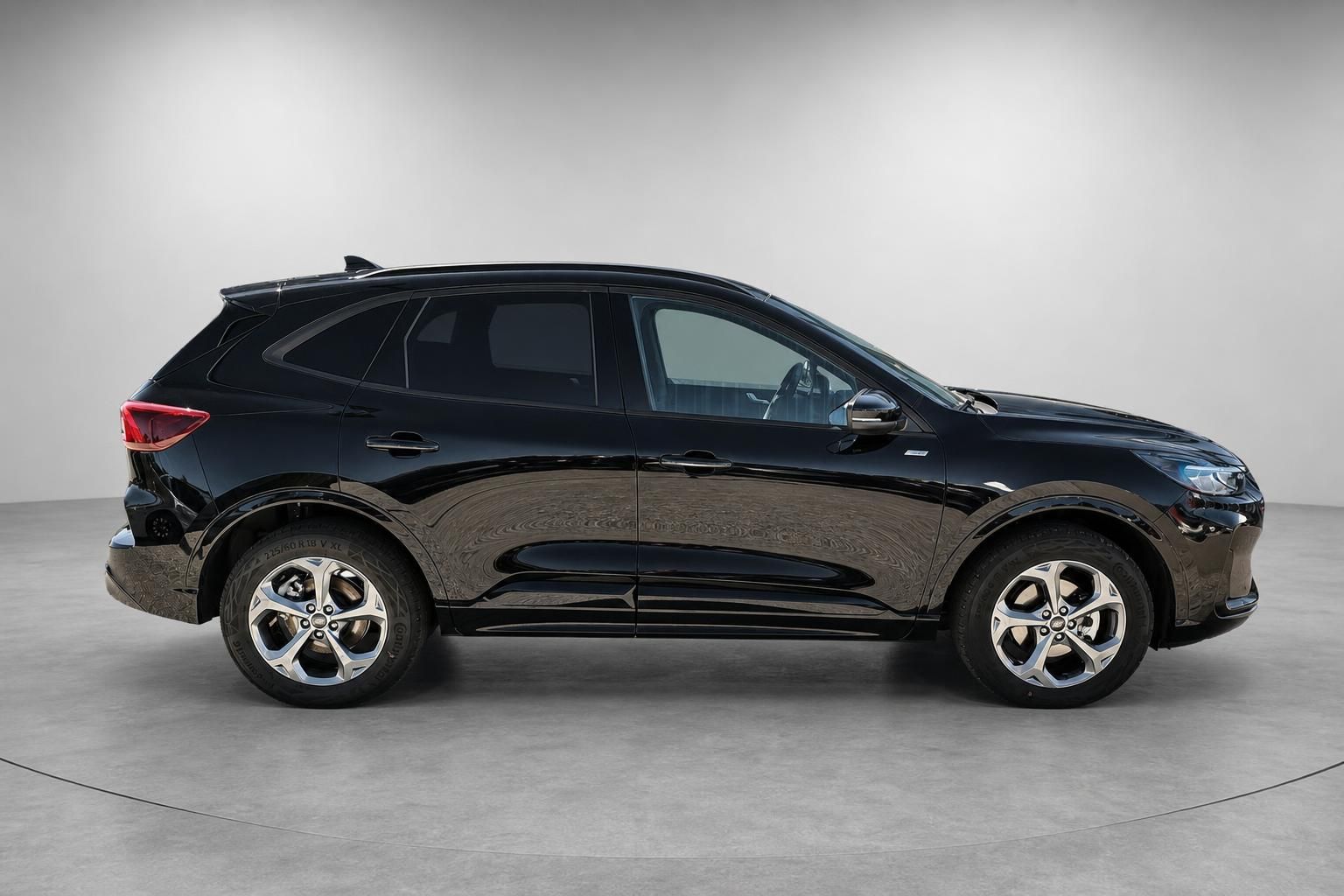 Ford Kuga schwarz Seitenansicht SUV Studio