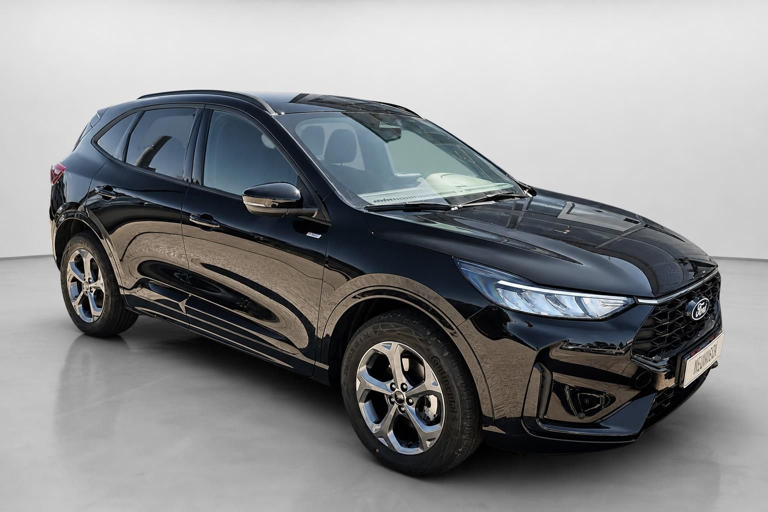 Ford Kuga schwarz Frontansicht Neuwagen SUV
