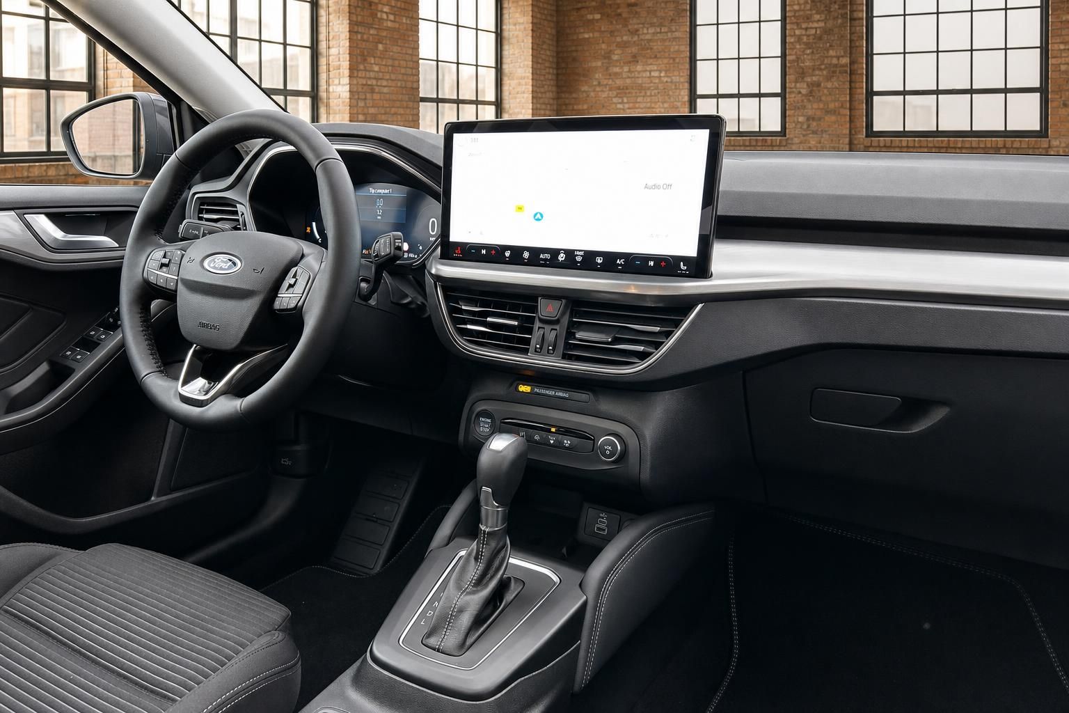 Ford Cockpit mit Lenkrad, Touchscreen und Automatikschaltung