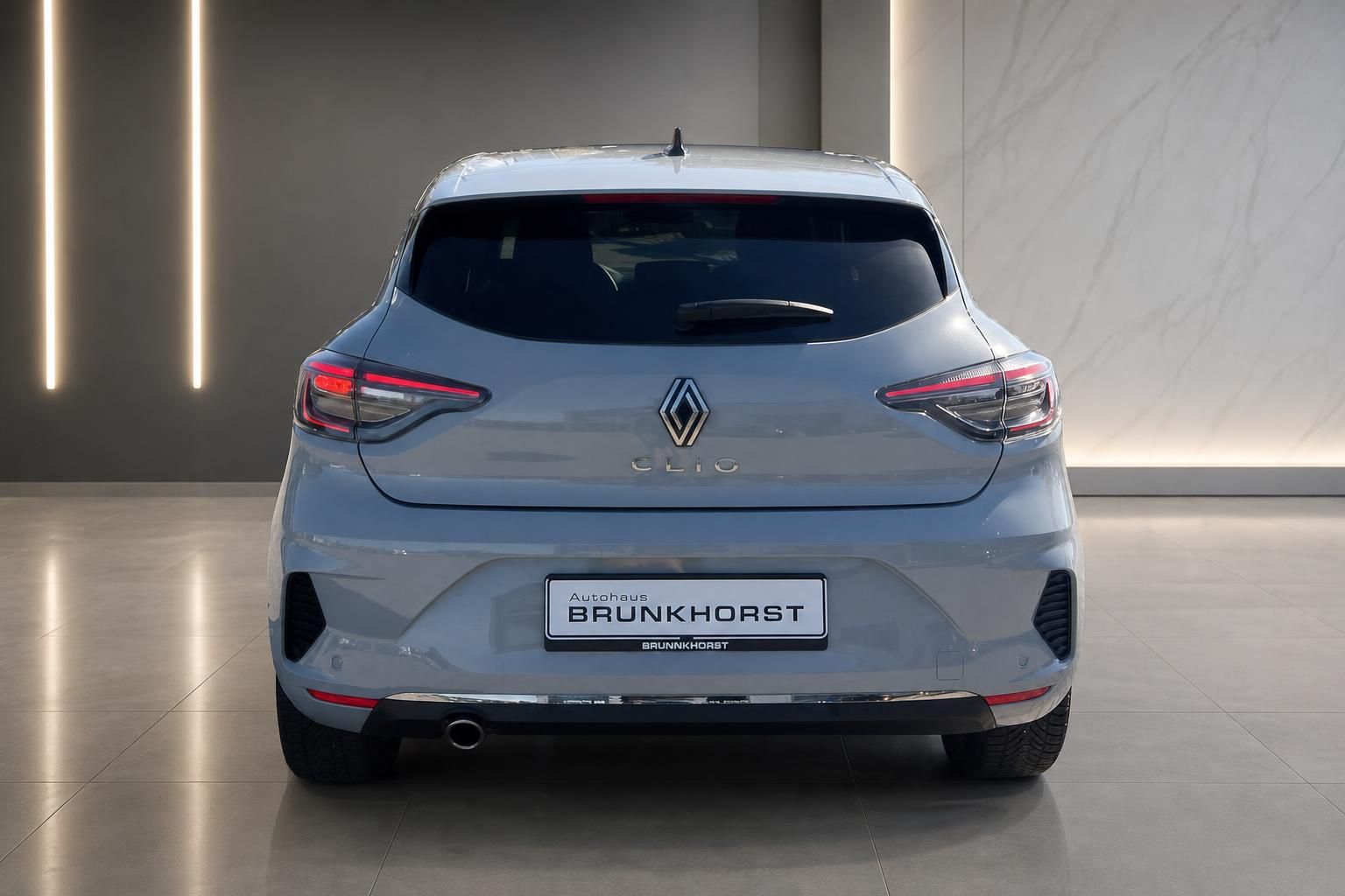 Renault Clio Silber Heckansicht mit LED-Rückleuchten im Autohaus Brunkhorst