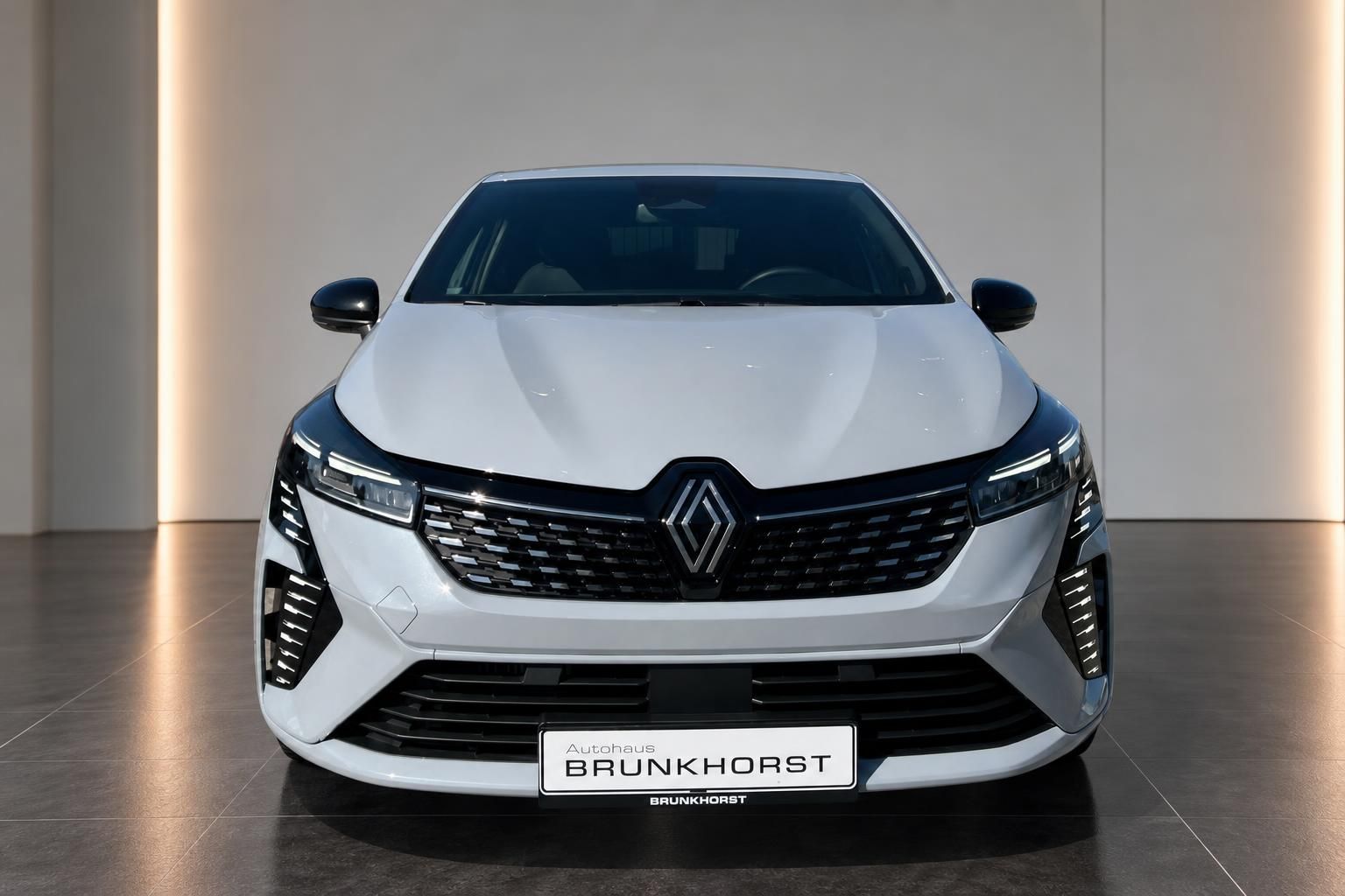 Renault Frontansicht weißes Fahrzeug mit Kühlergrill und LED-Scheinwerfern Autohaus Brunkhorst