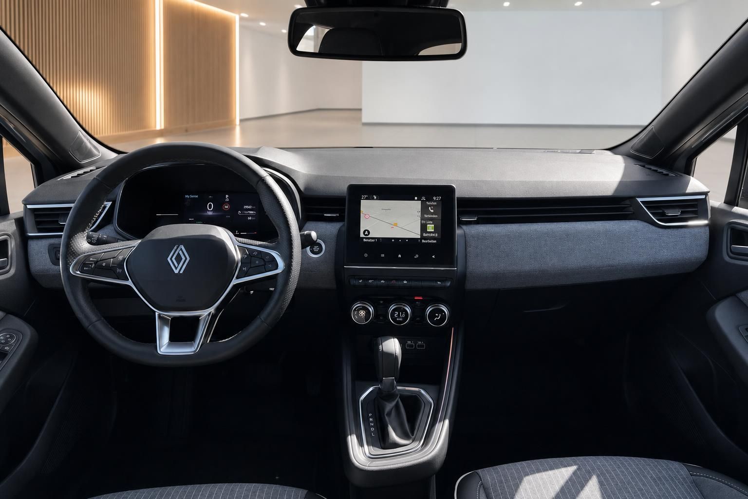 Renault Clio Innenraum Cockpit mit Lenkrad, Infotainment und Automatikgetriebe