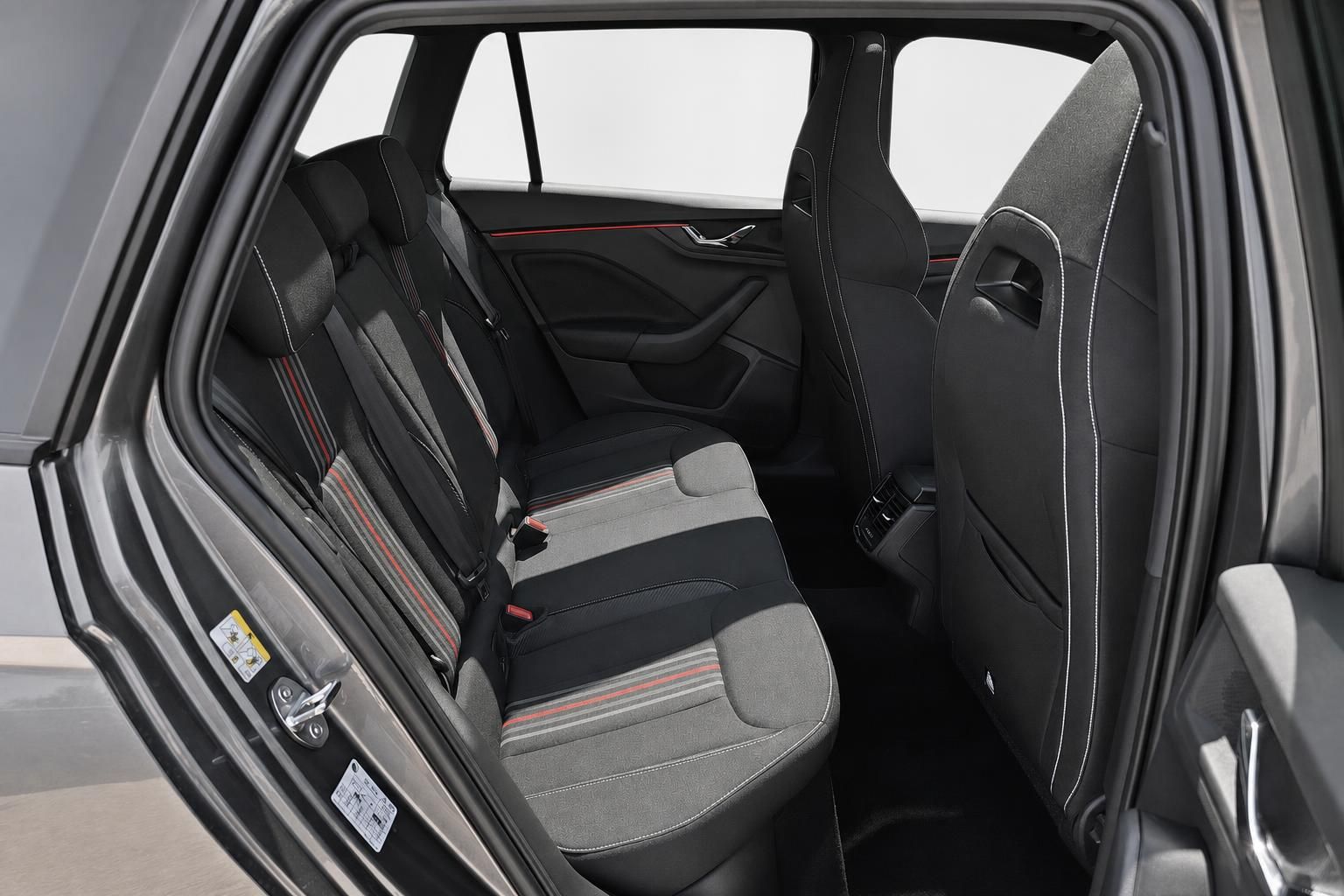 Skoda Innenraum Rücksitze mit Beinfreiheit und Polsterung im Detail