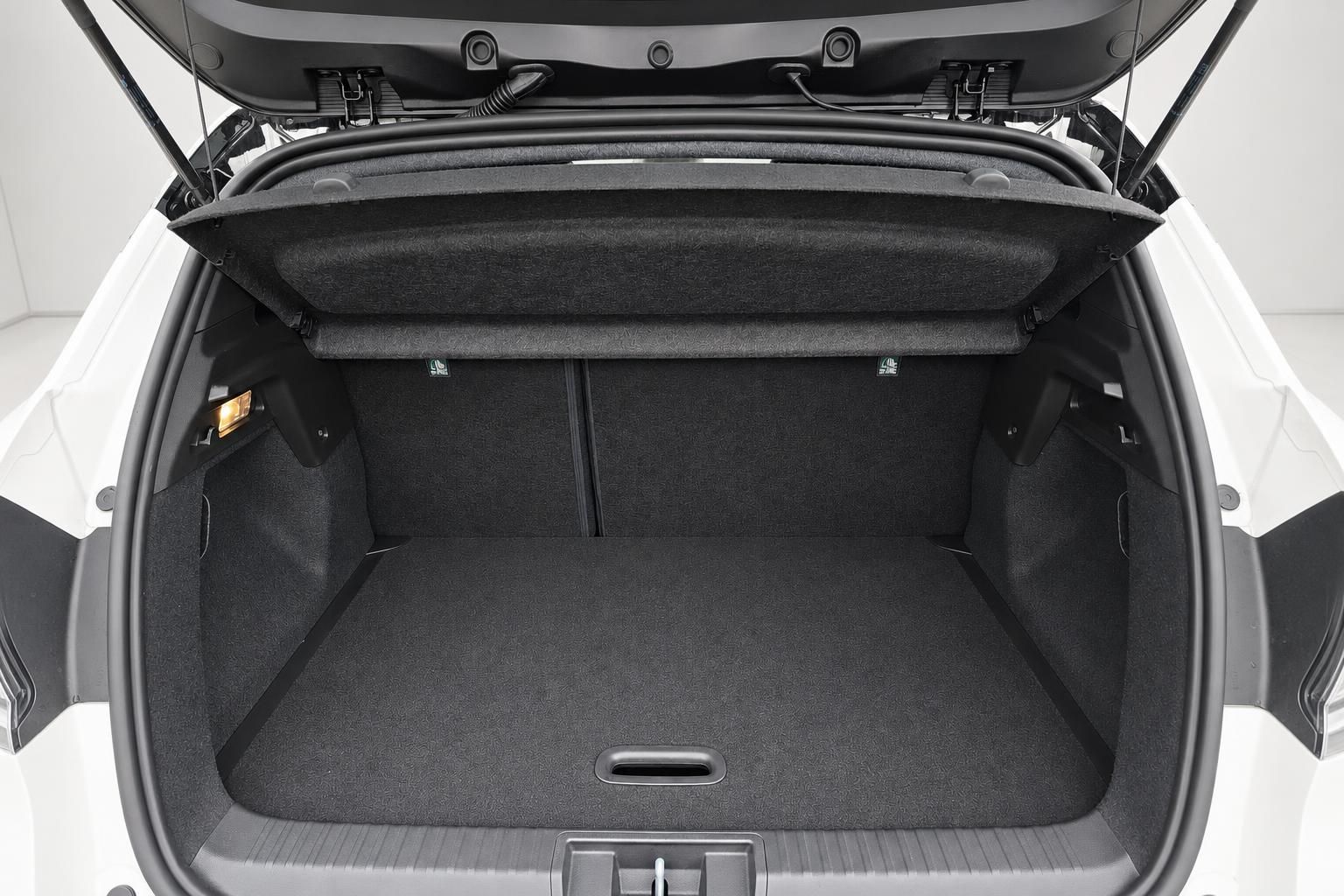 Renault Captur Kofferraum leer mit geöffneter Heckklappe
