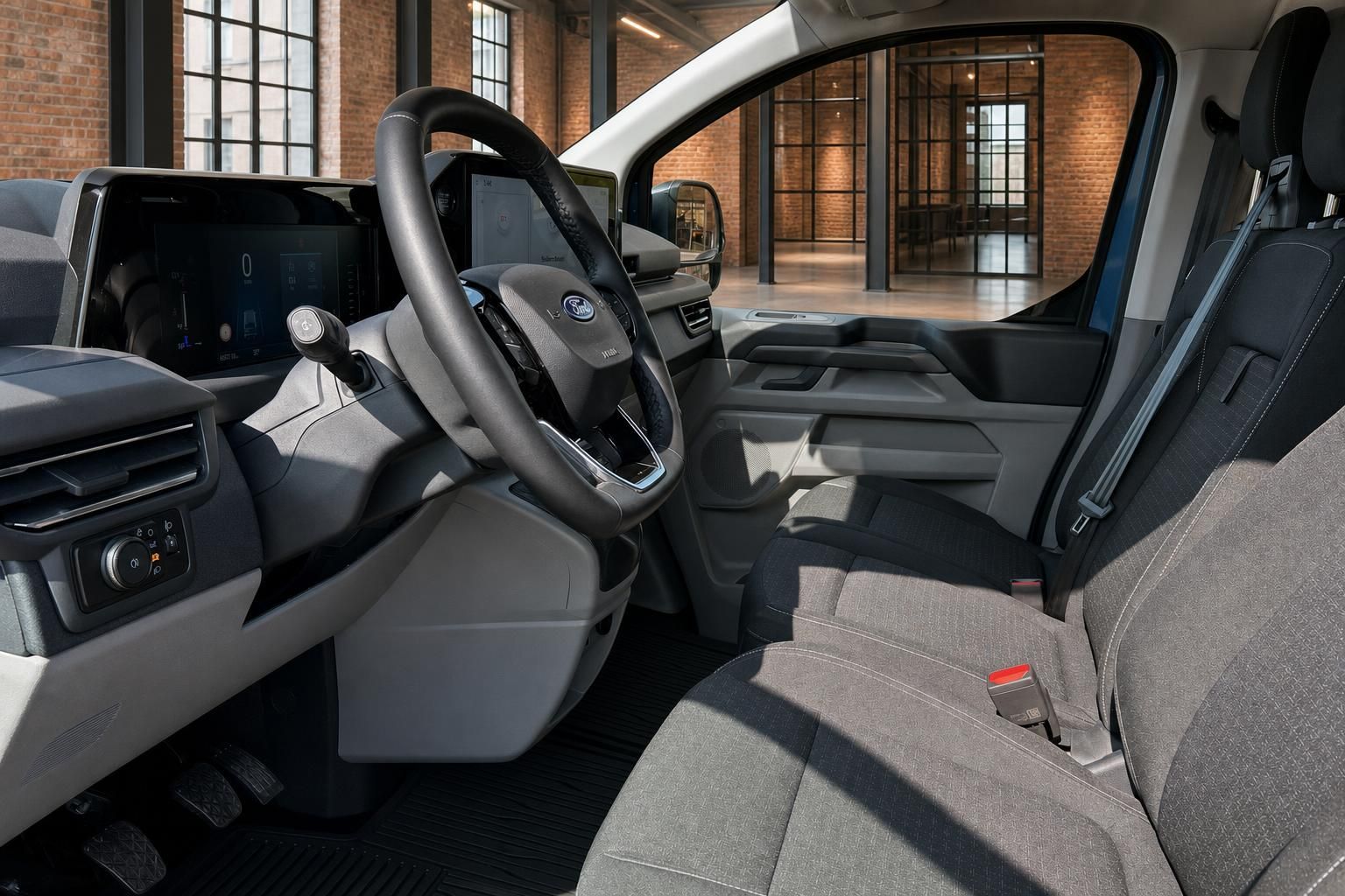 Ford Transit Fahrerkabine mit Blick auf Lenkrad und Beifahrersitz