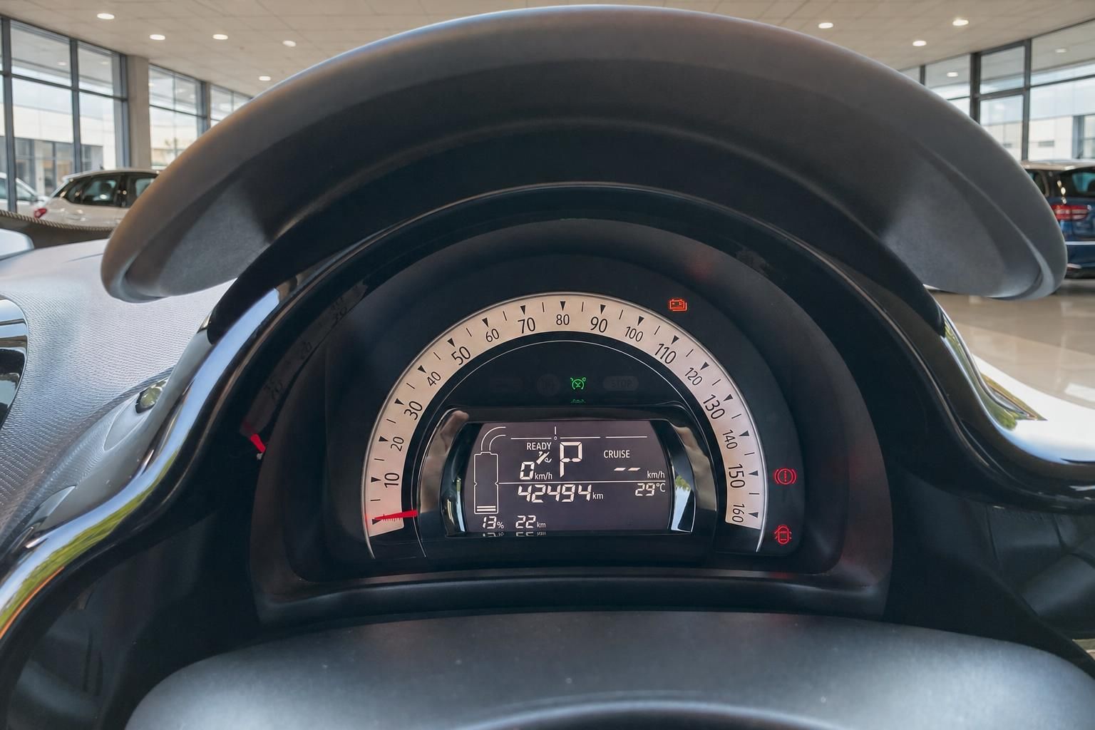Renault Tacho und Digitalanzeige mit Kilometerstand im Innenraum