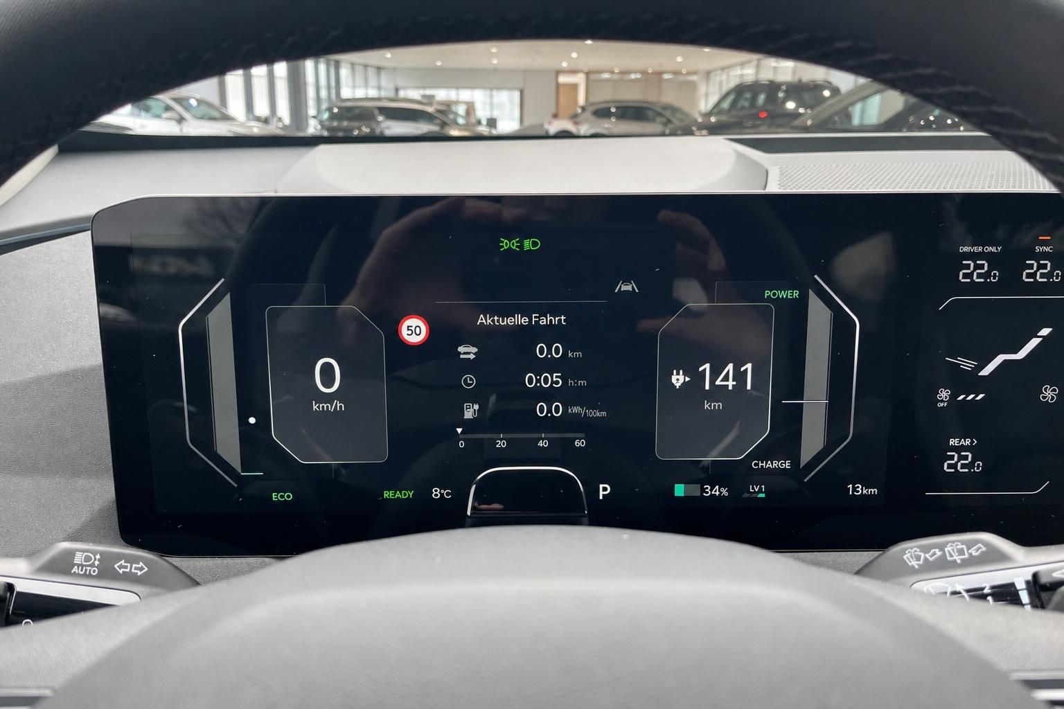 Digitales Kombiinstrument mit Reichweitenanzeige im Kia Elektroauto