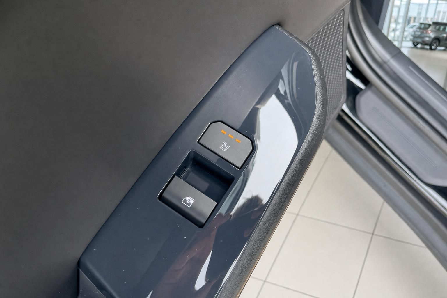Detailansicht Sitzheizung und Fensterheber Bedienelement im Kia