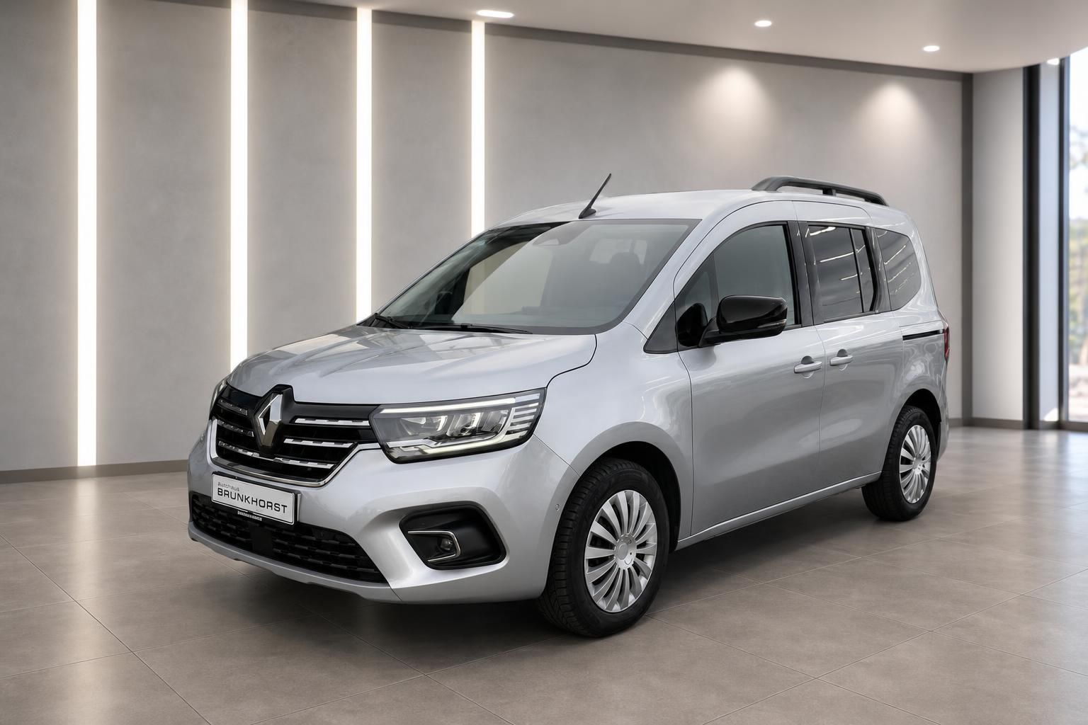Renault Kangoo silber Transporter Seitenansicht im Autohaus Showroom