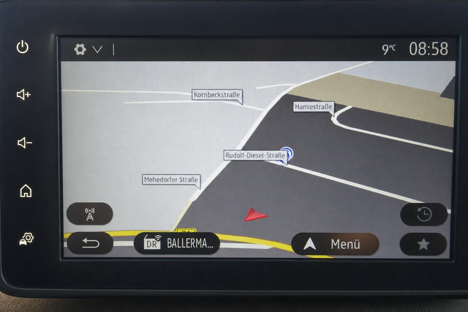 Navigationssystem Display mit Kartenansicht - Infotainment System Auto