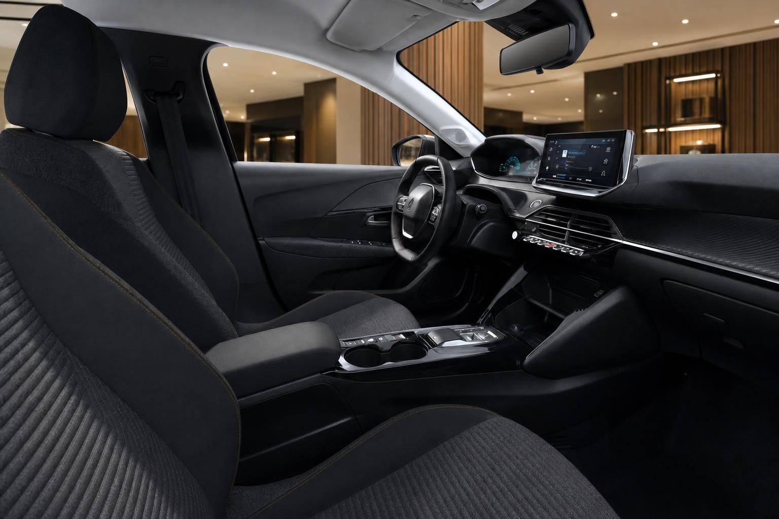 Innenraum eines modernen Fahrzeugs mit Cockpit, Sitzen und Touchscreen-Display