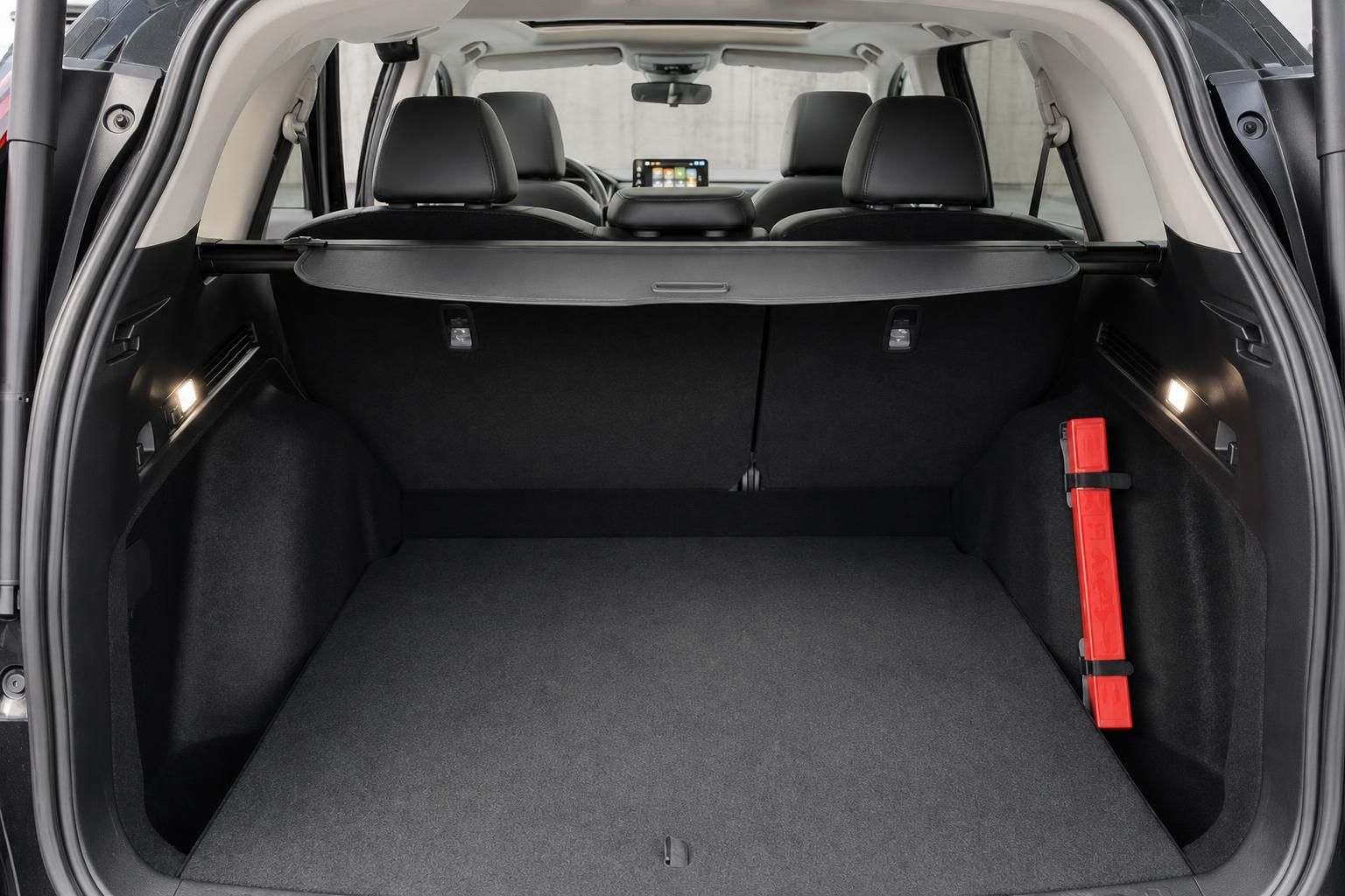Honda CR-V Kofferraum mit umgeklapptem Gepäckraumboden und Rollo