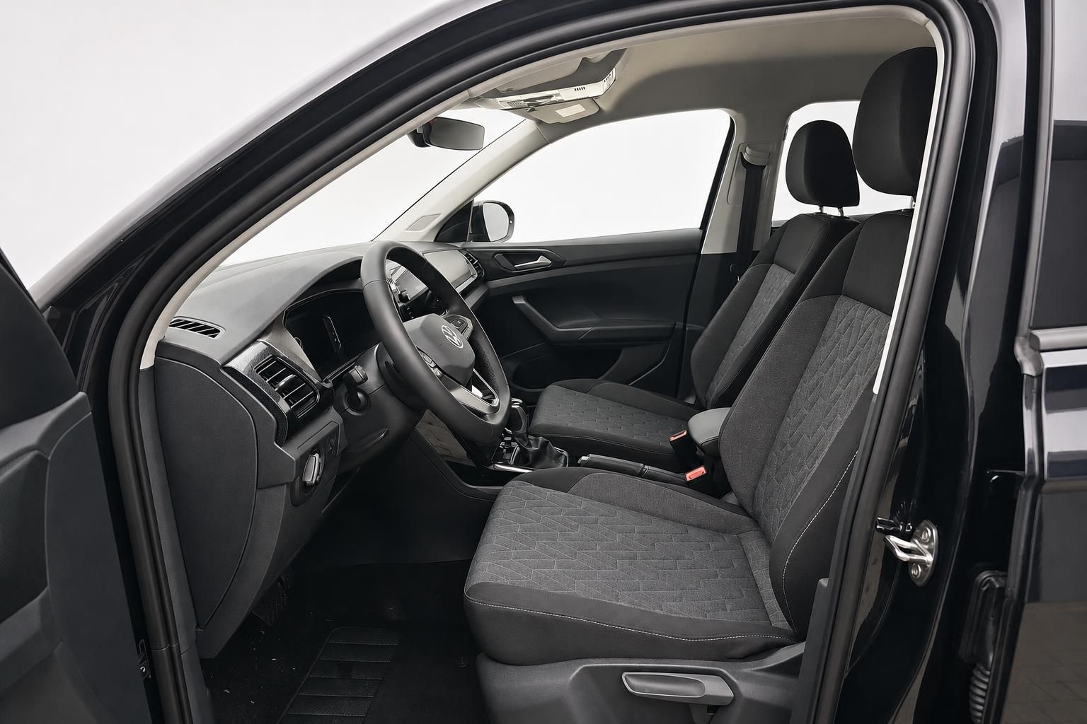 VW T-Cross Innenraum Vordersitze und Cockpit