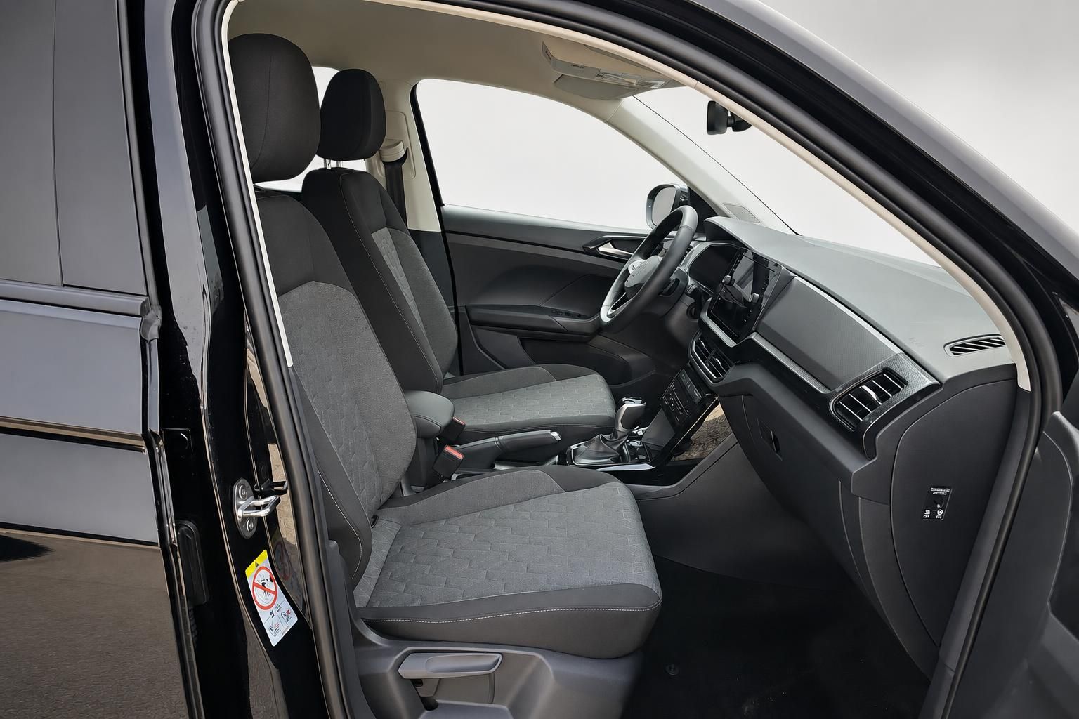VW T-Cross Innenraum Fahrersitz und Armaturen