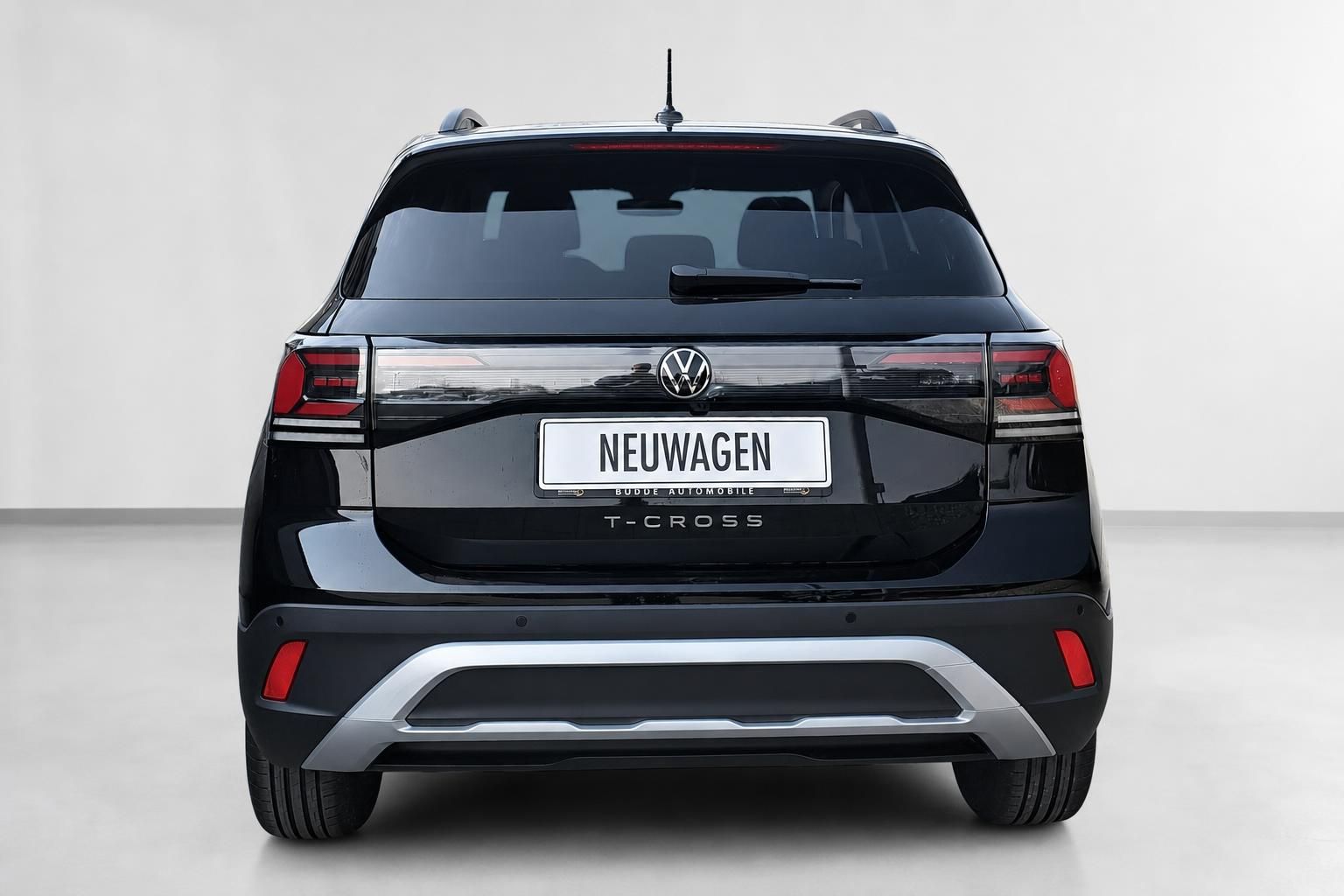 VW T-Cross schwarz Heckansicht Neuwagen Studio