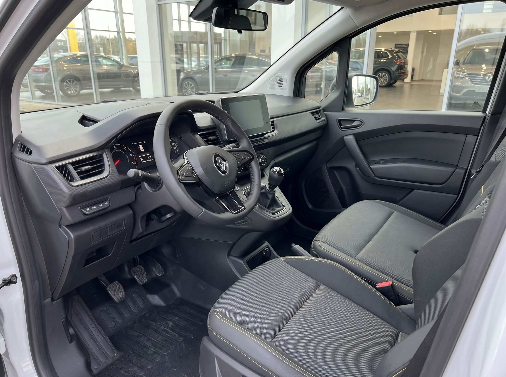 Renault Kangoo Innenraum schwarz-grau - Cockpit mit Multifunktionslenkrad und Touchscreen