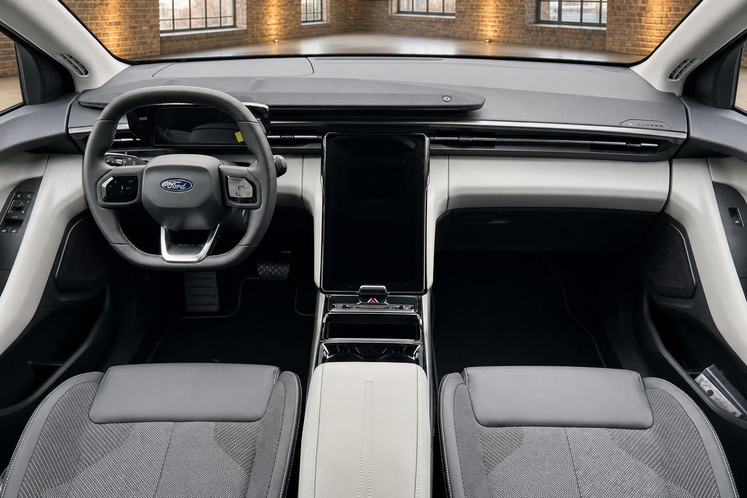Ford Explorer Cockpit Gesamtansicht mit Armaturenbrett und Vordersitzen