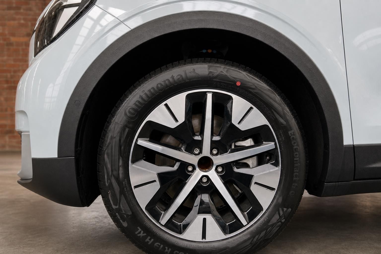 Ford Explorer Detailansicht Leichtmetallfelge und Reifen