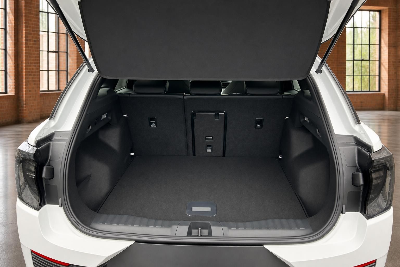 Ford Explorer Kofferraum geöffnet mit viel Ladevolumen