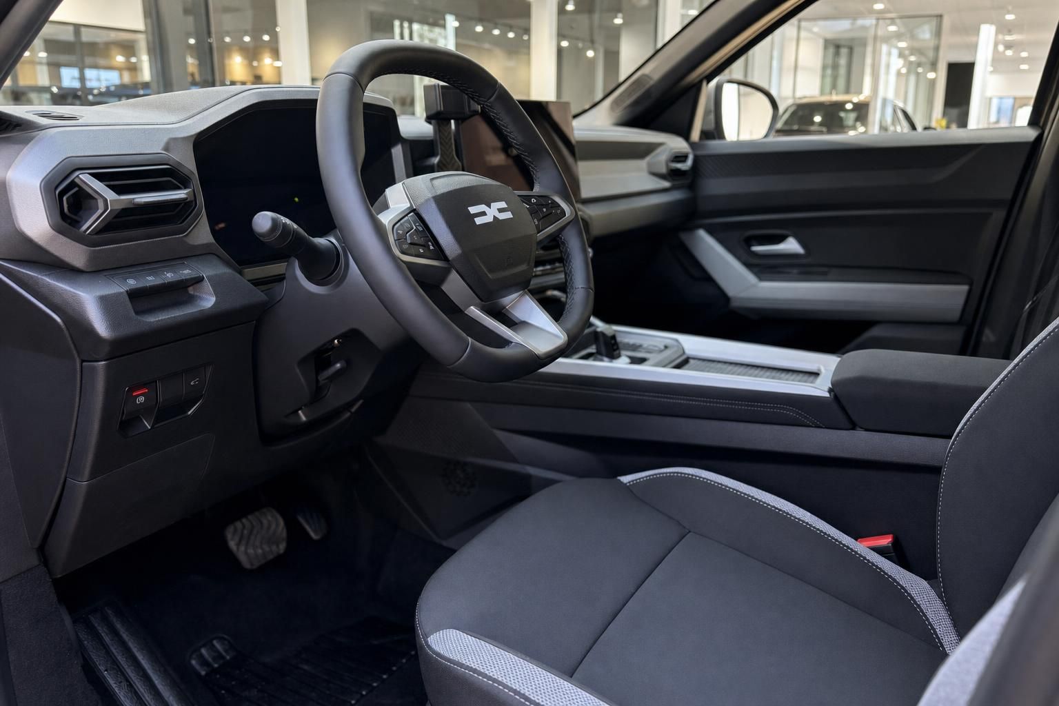 Dacia Bigster Innenraum Cockpit und Sitze im Detail