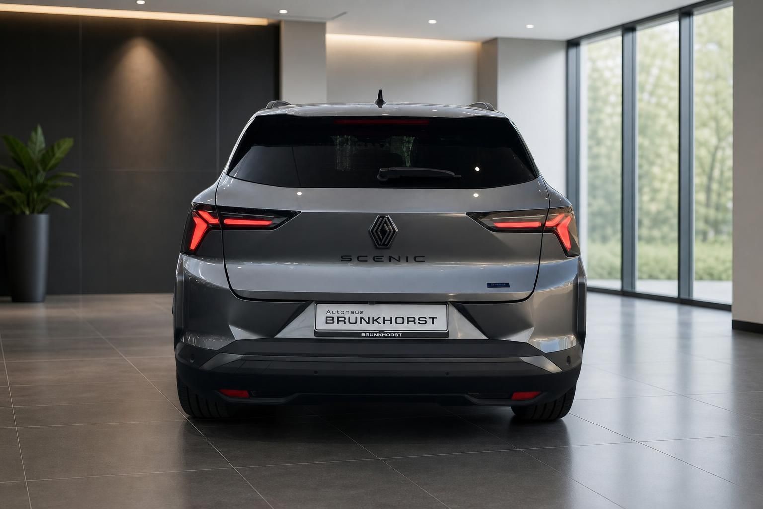 Renault Scenic Heckansicht mit LED-Rückleuchten im Showroom