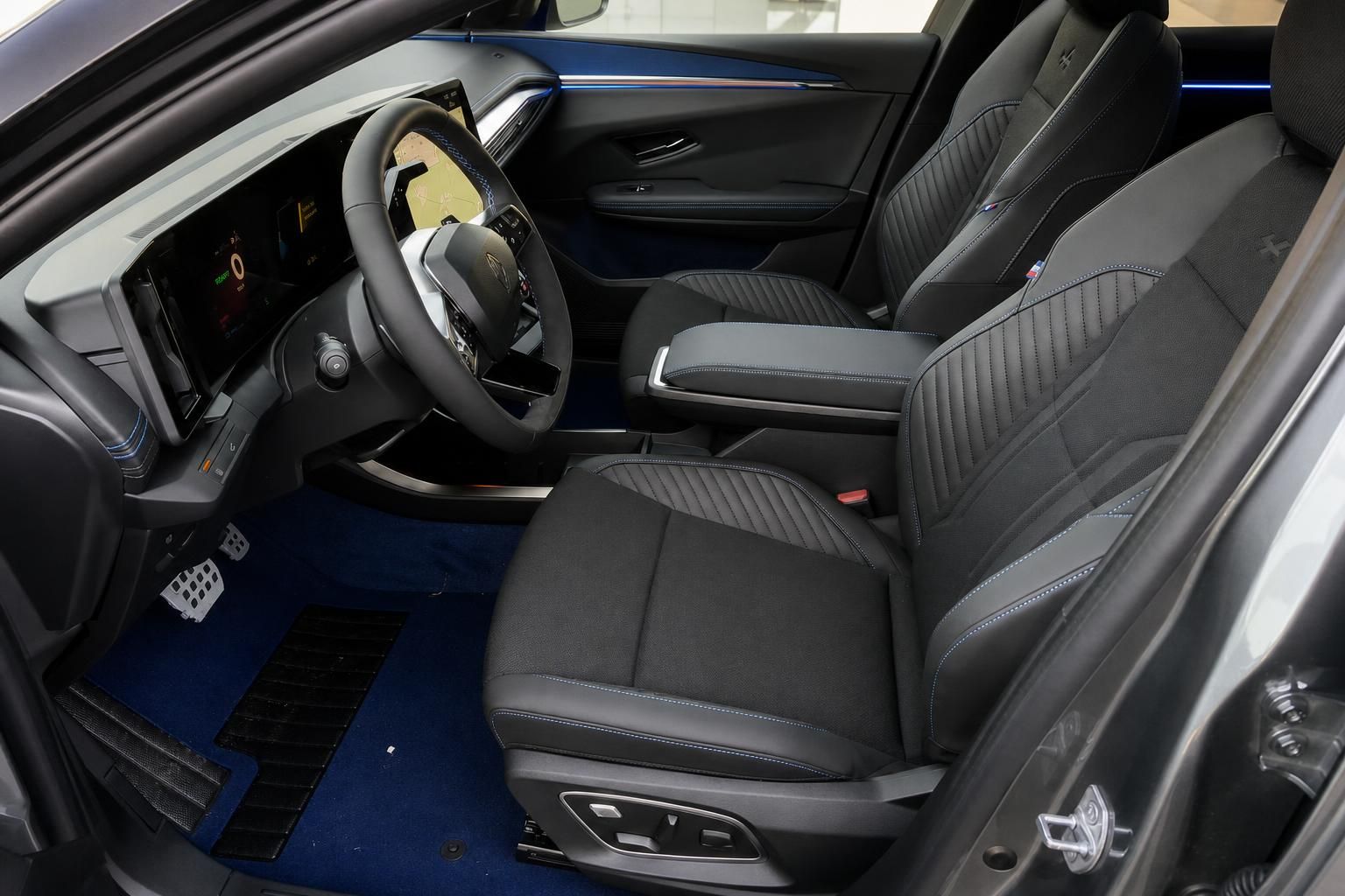 Renault Scenic Innenraum mit Sportsitzen und Lederausstattung