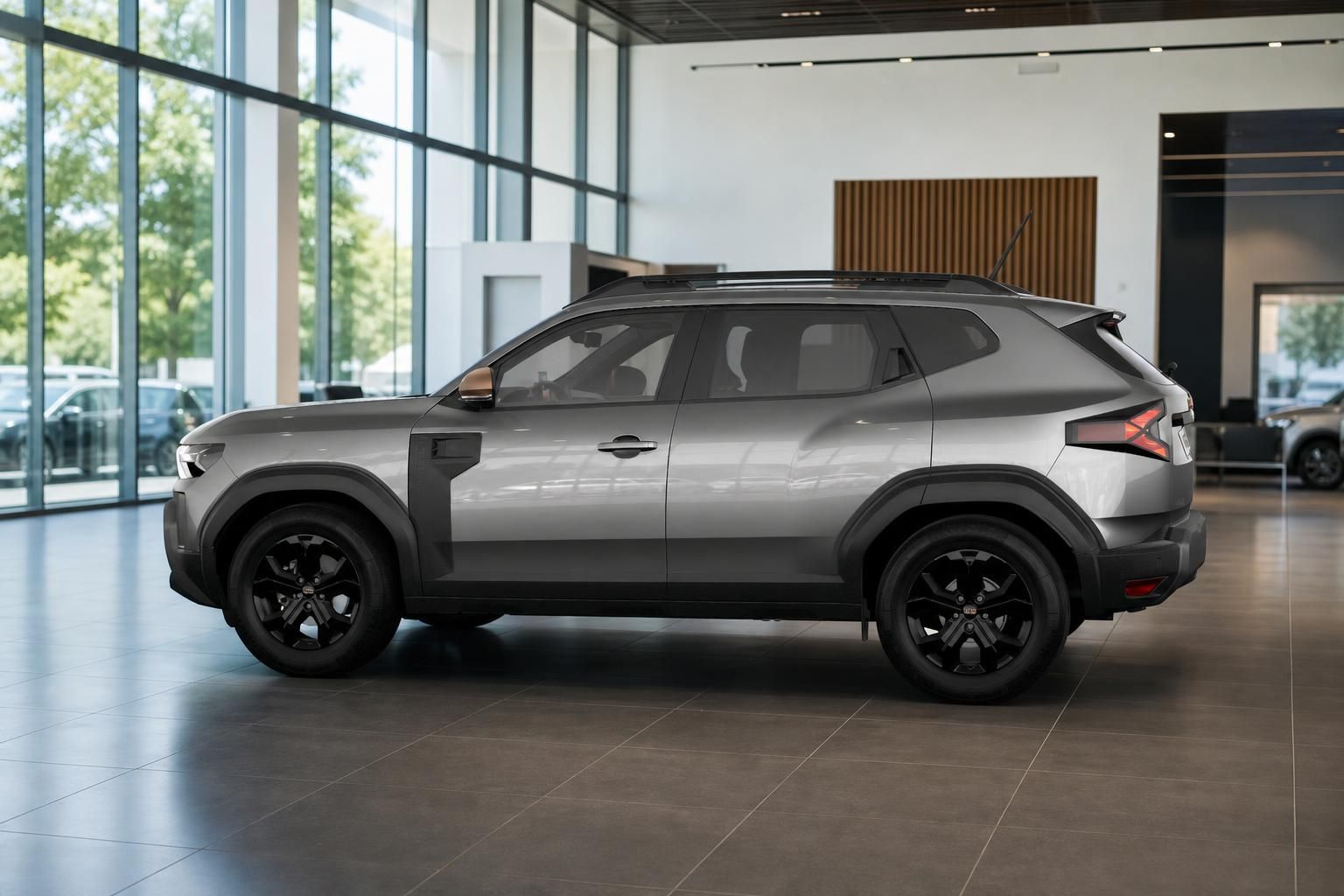Dacia Duster in Silber, Seitenansicht im Showroom