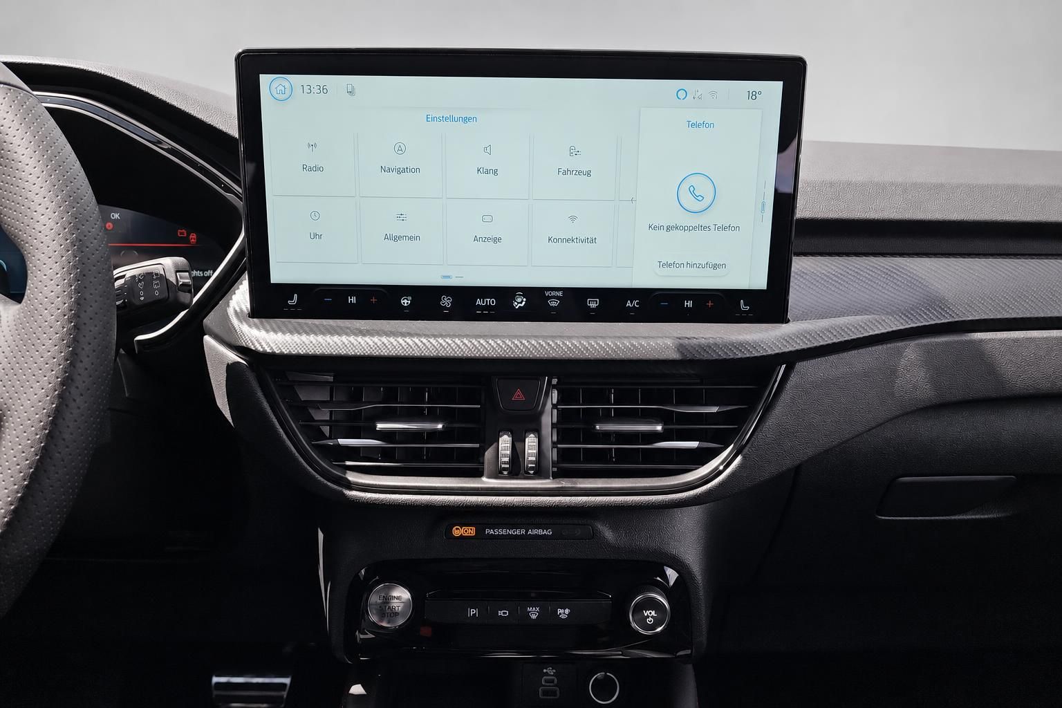 Ford Innenraum Infotainment-Display mit Einstellungsmenue und Klimabedienung