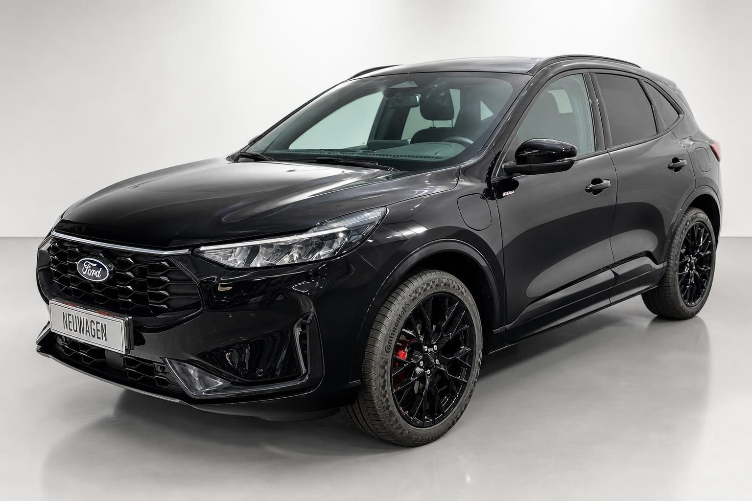 Ford Kuga schwarz Frontansicht Neuwagen Studio