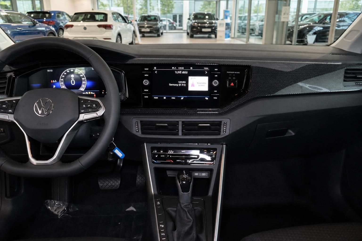VW Cockpit mit Lenkrad, Touchscreen Infotainment und Automatikschaltung