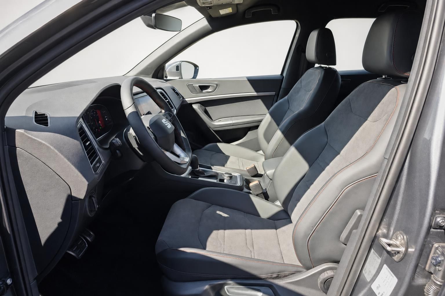 Seat Ateca Innenraum Fahrersitz und Armaturenbrett im Detail