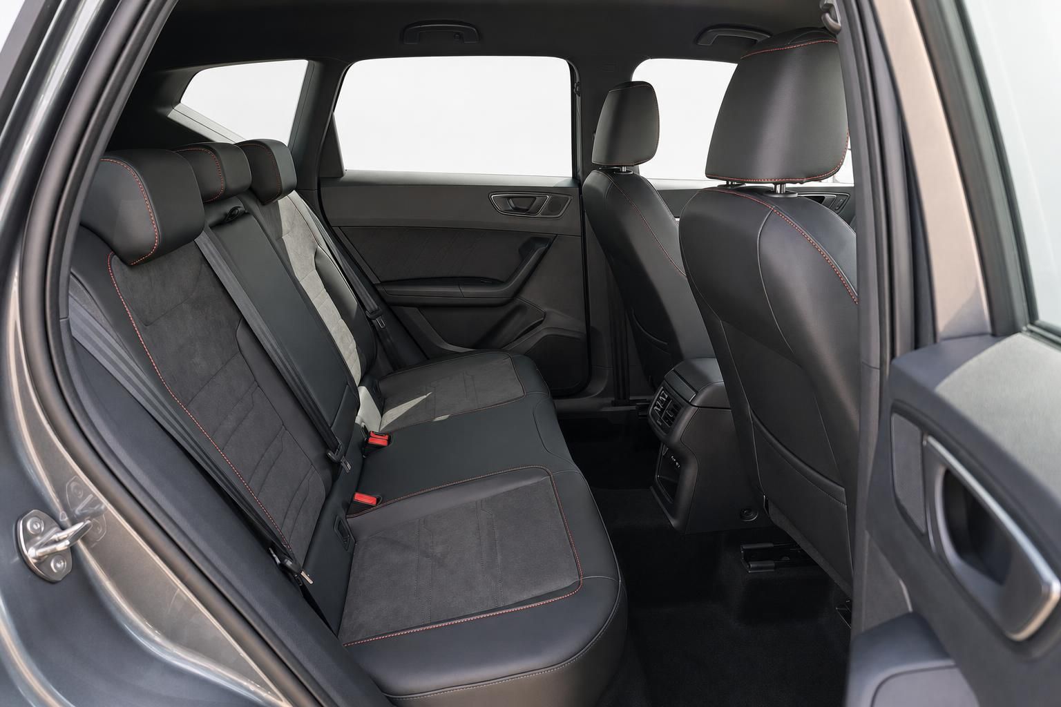 Seat Leon Rücksitze mit viel Beinfreiheit und Lederausstattung