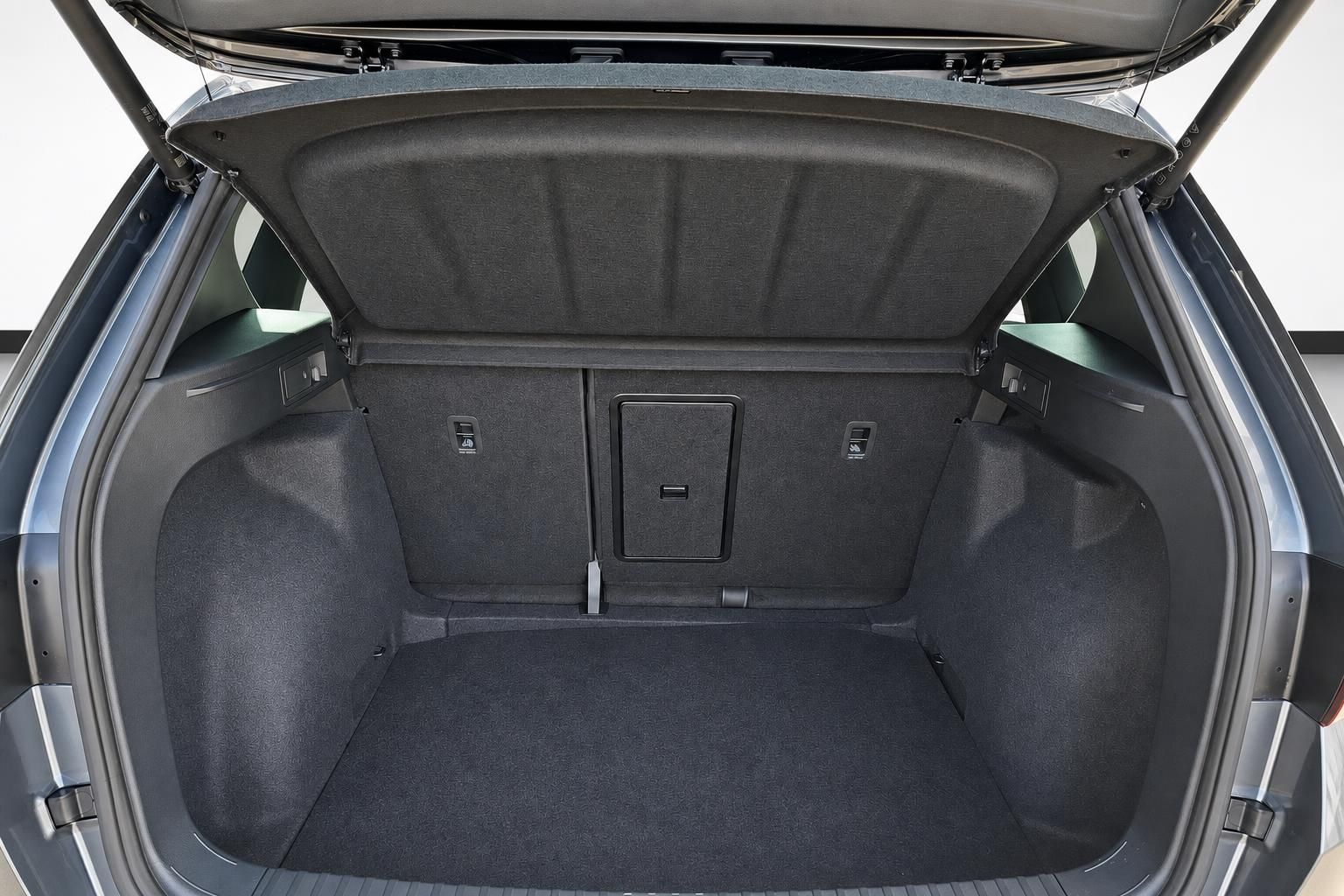 Seat Leon Kofferraum mit großem Ladevolumen und praktischer Ablage