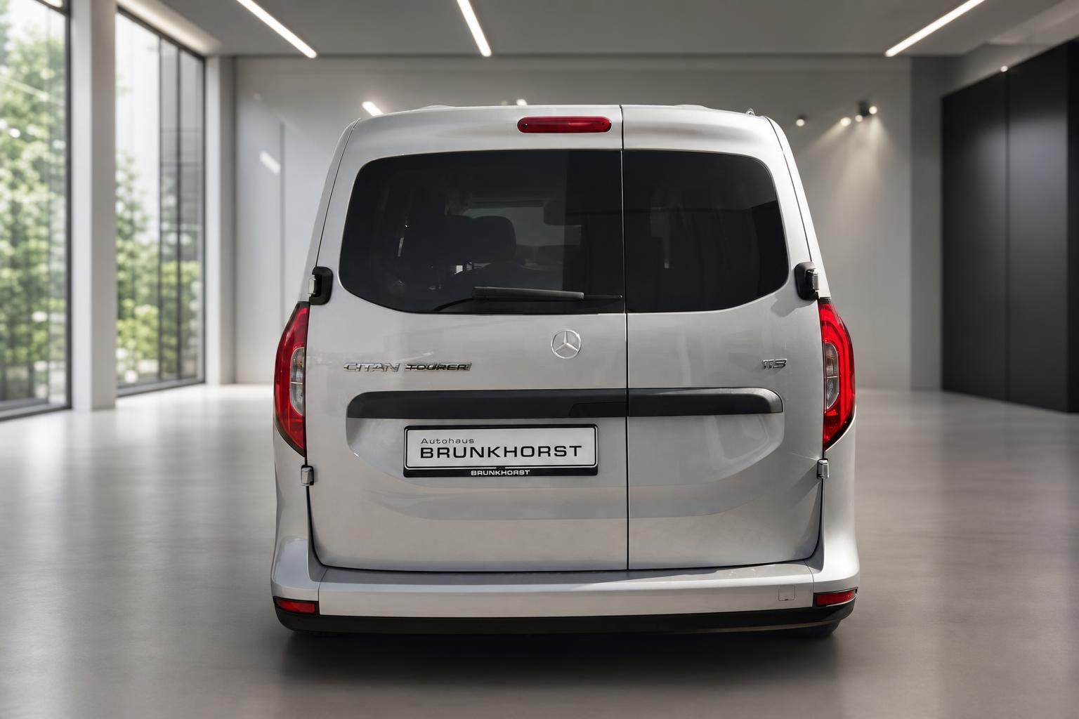 Mercedes Citan Tourer silber Heckansicht - Kompakt-Van mit großer Heckklappe und LED-Rückleuchten