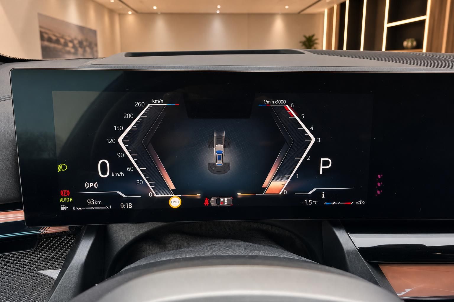 BMW Kombiinstrument mit digitalem Tacho und Parkassistent im Cockpit