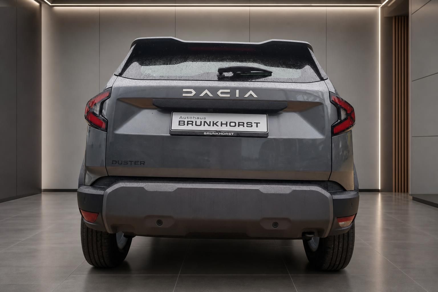 Dacia Duster SUV grau Heckansicht mit Kennzeichenhalter Autohaus Brunkhorst