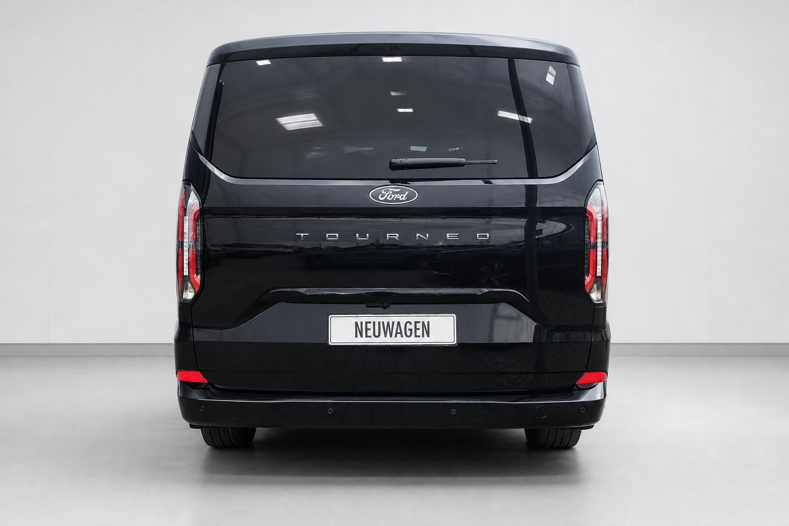 Ford Tourneo schwarz Heckansicht mit Kennzeichen Neuwagen