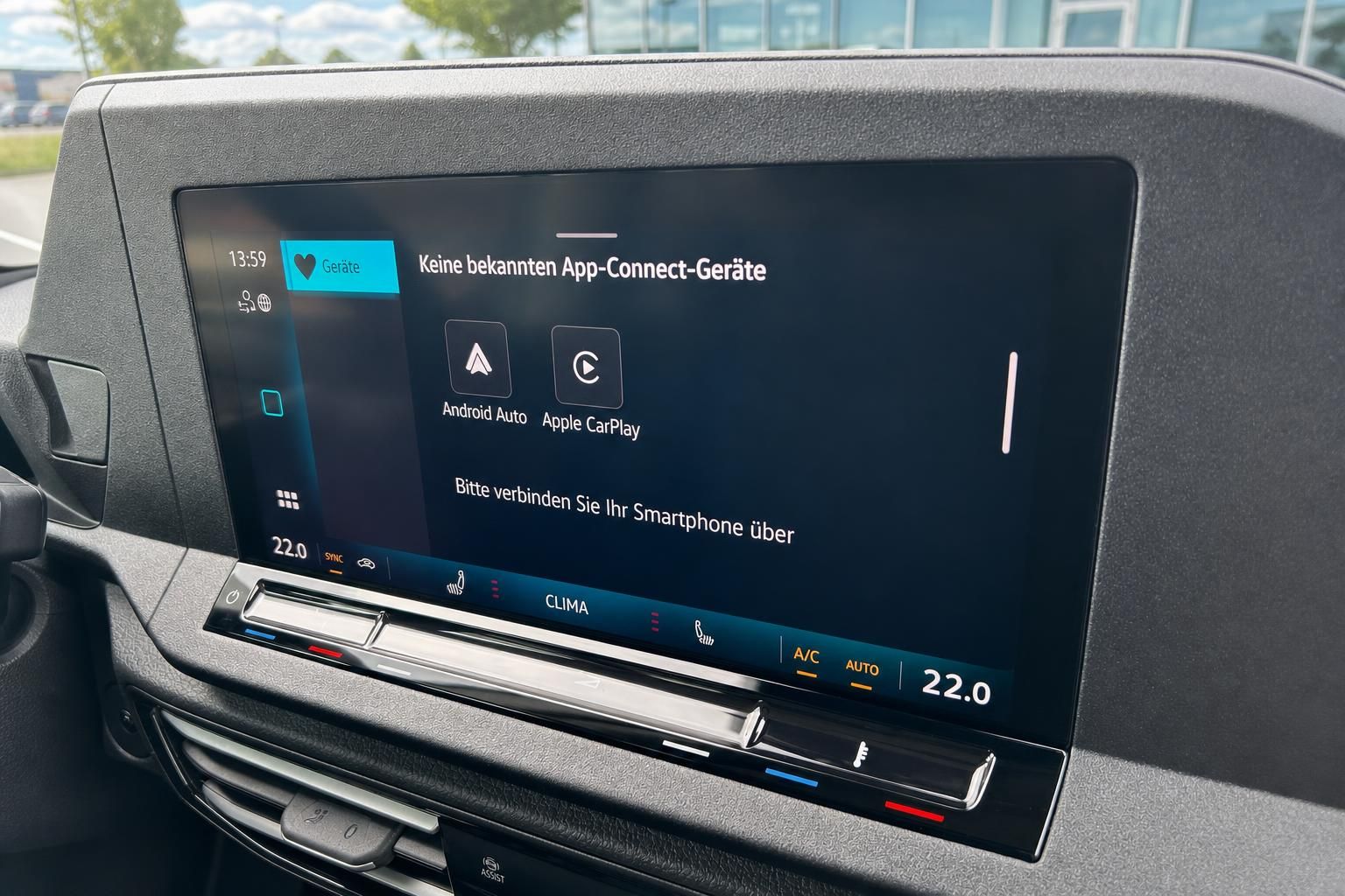 Infotainment-Display mit Android Auto und Apple CarPlay im Auto