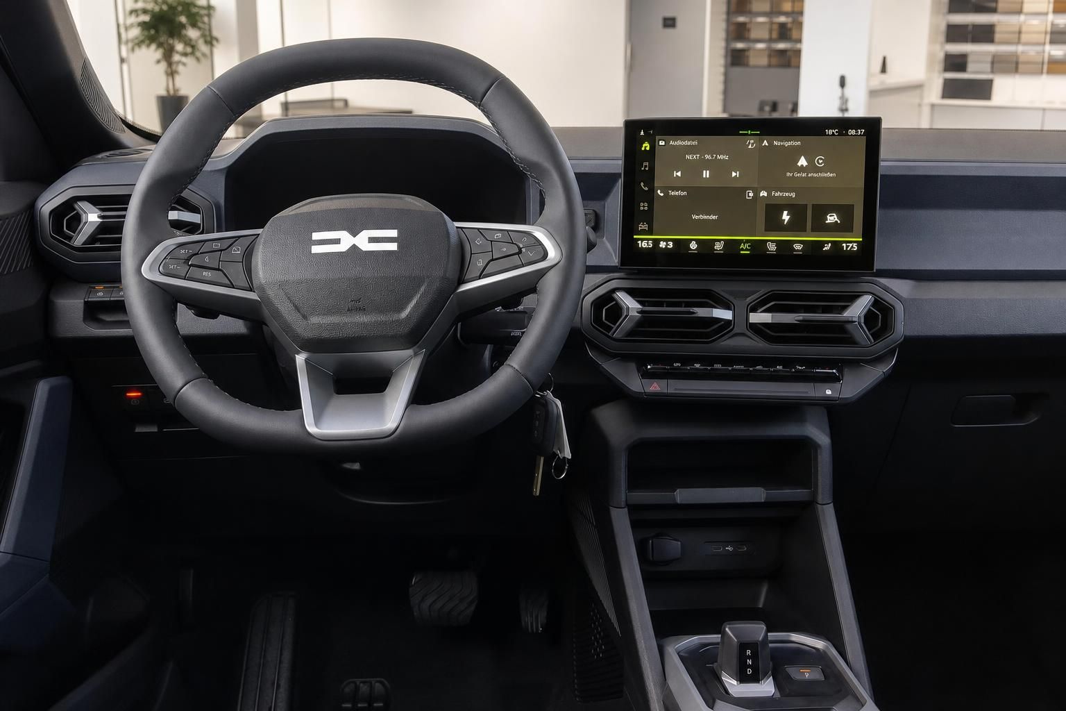 Dacia Bigster Cockpit mit Lenkrad und Infotainment-Display