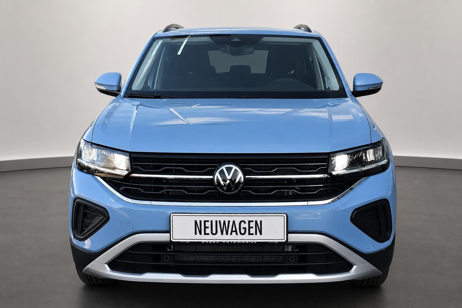 VW T-Cross Frontansicht mit Kuehlergrill und LED-Scheinwerfern