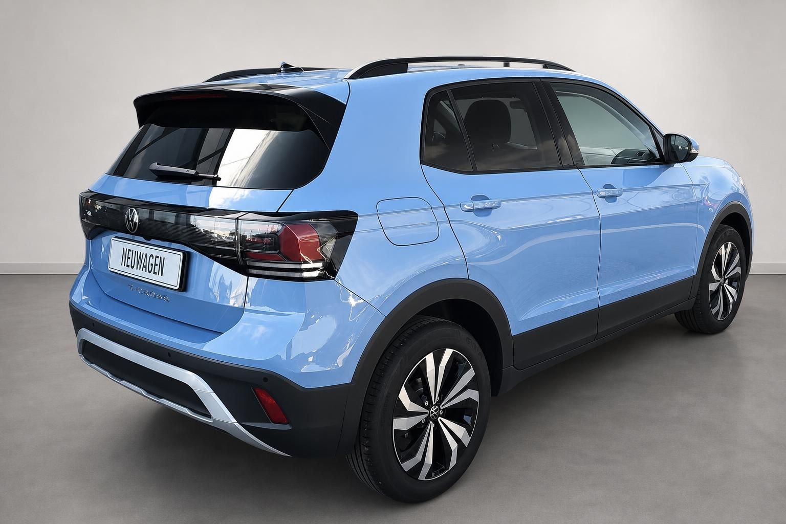 VW T-Cross blau, Heck-Seitenansicht im Studio