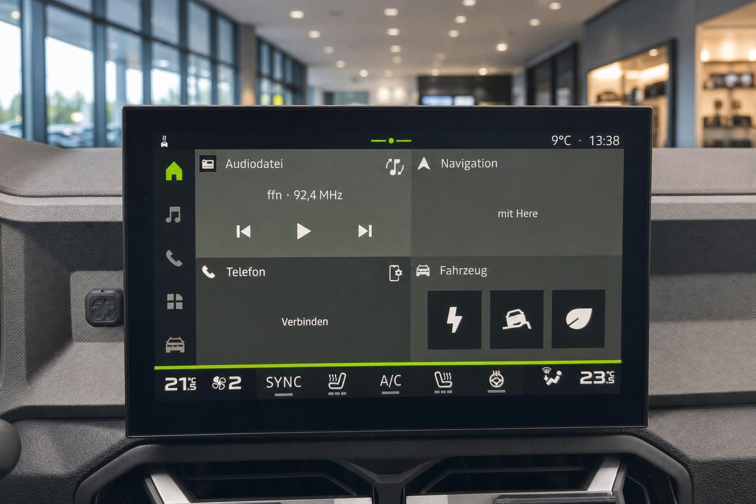 Fahrzeug Infotainment Display mit Navigation und Audiodatei Interface