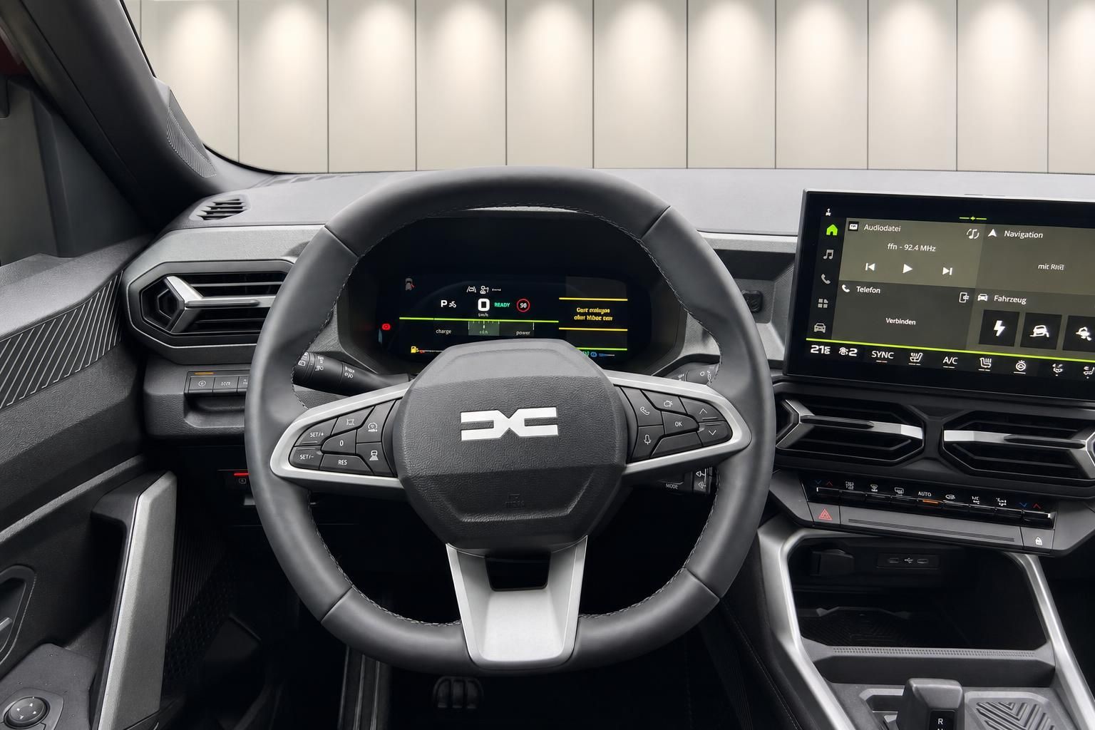 Fahrzeug Cockpit mit digitalem Display und Lenkrad im modernen Innenraum
